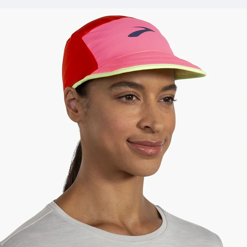 Brooks Women’s Lightweight Packable Hat NWT Cherry Tomato/Neo Pink